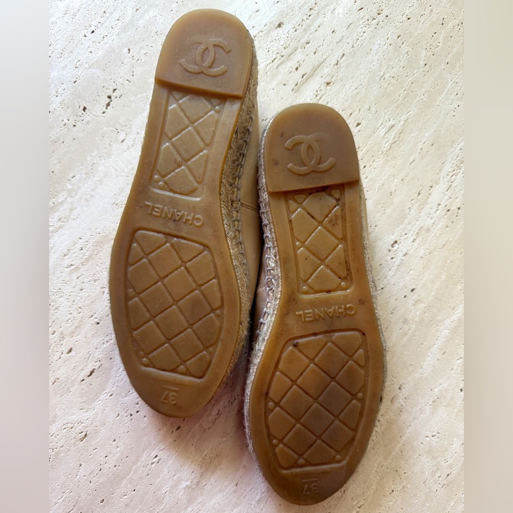 CHANEL Two-Tone Beige and Black Espadrilles - Picture 3 of 6